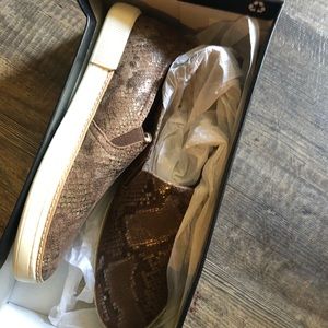 Flat no lace sneakers